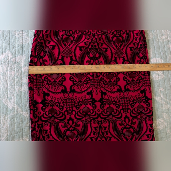 eci Red And Black Flocked Dress With Lace Detail. Size 8. - Picture 8 of 11